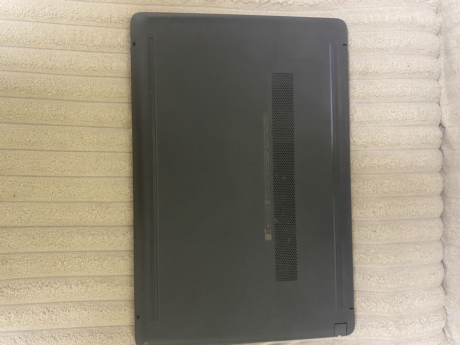 Продаю майже новий ноутбук HP-Laptor 15