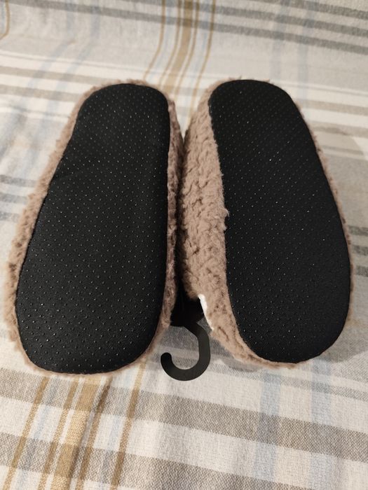 Nowe pluszowe kapcie piesek, 39-42