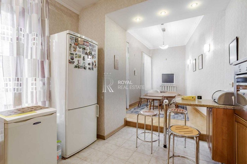 Продаж Квартира 5кім. 325м2 вул. Софіївська Дворівнева Газ Метро