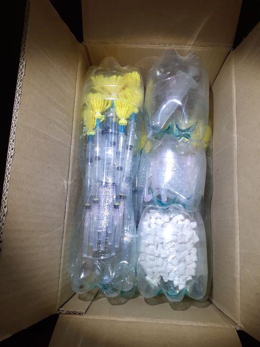 Шприци-дротики для дистанционного введения инъекций животным.