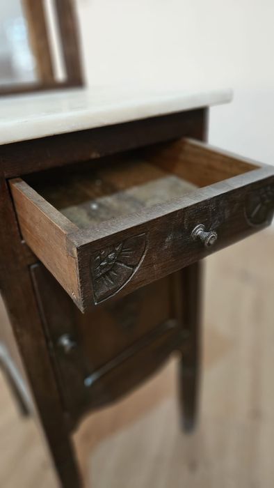 Mesa de Cabeceira Antiga