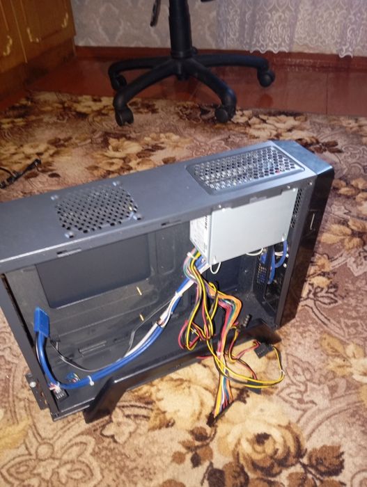 Корпус і блок живлення ПК