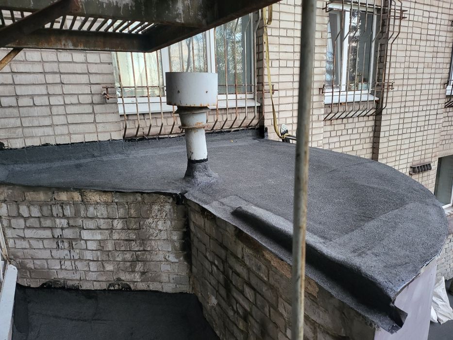 Ремонт крыши гаража  еврорубероидом материал +работа 6500гривен.