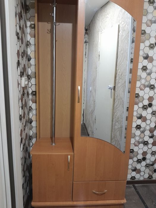 Прихожая с антресолью