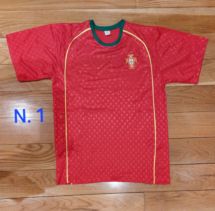 Cachecóis, bandeiras e camisolas de Portugal