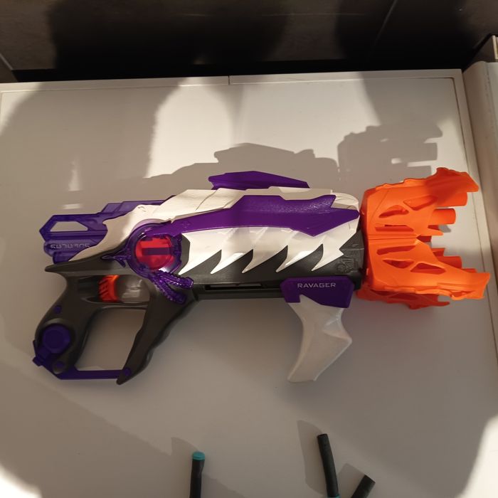 Nerf pistola de brincar
De acordo com as imagens