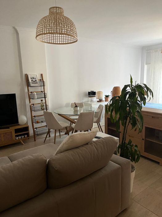 Quarto Sala com varanda em Queluz, entrada imediata