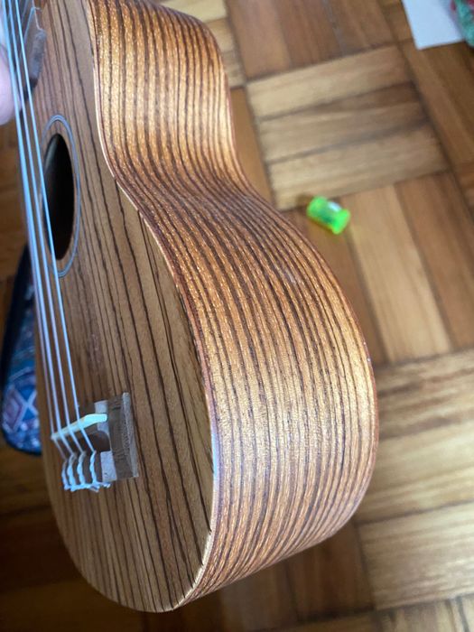 Ukelele +acessórios como novo