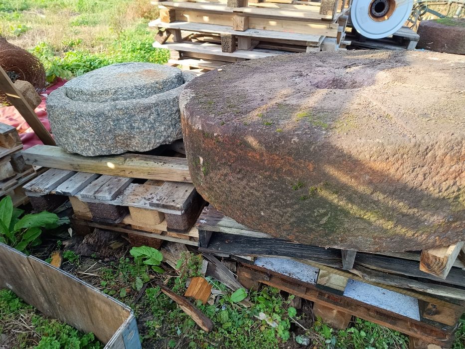 roda de moinho e artigos antigos