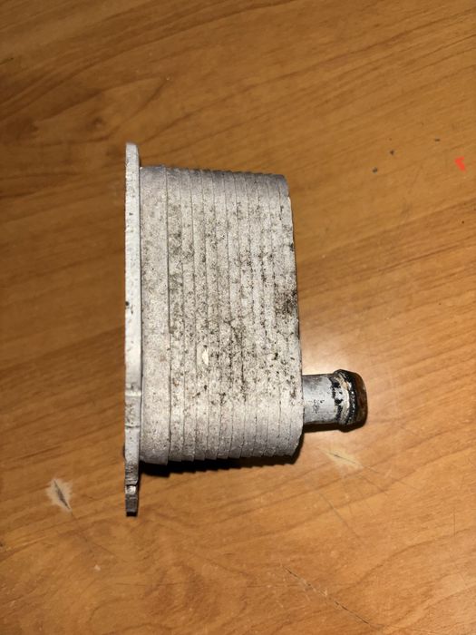 Масляний стакан з радіатором