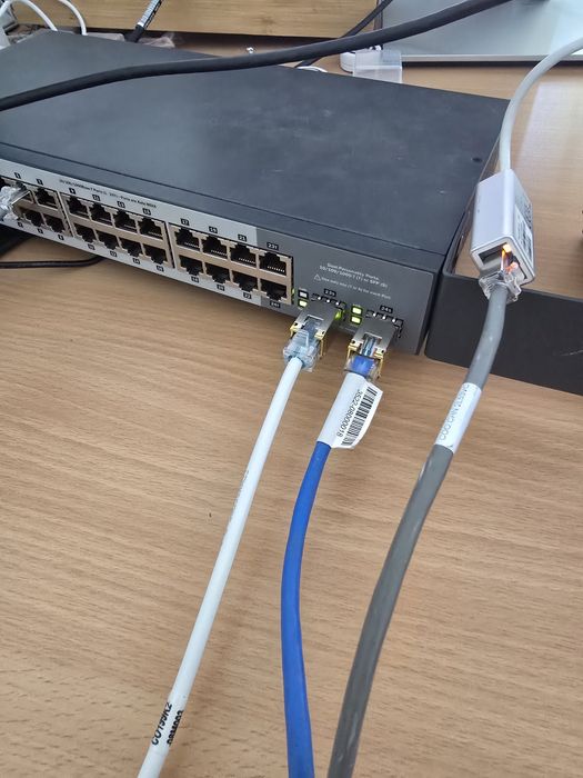 4 x SFP 10/100/1000Mbps