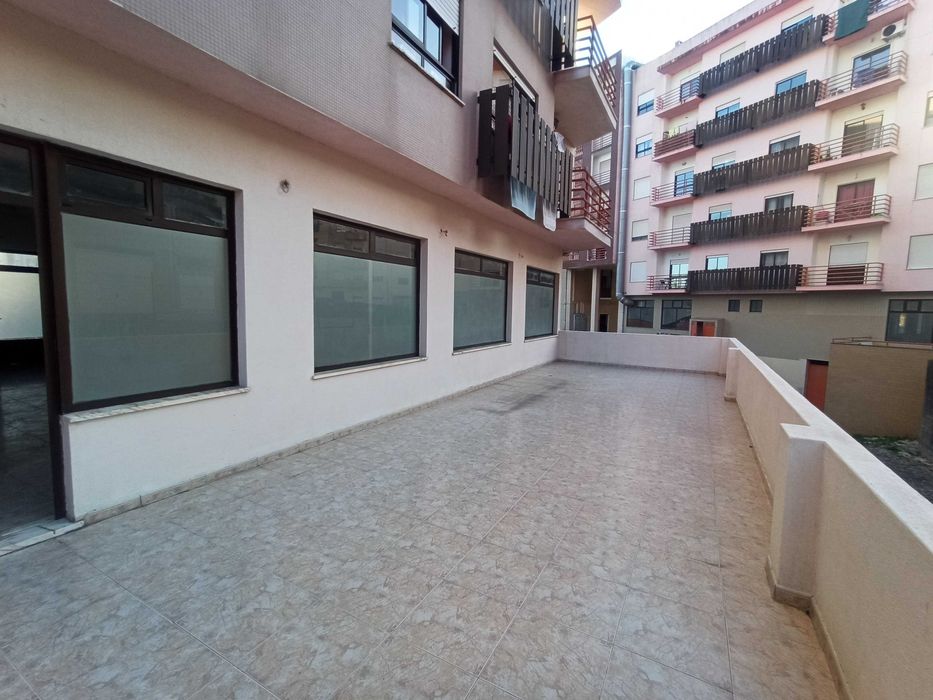 Arrenda-se Loja  Torres Novas