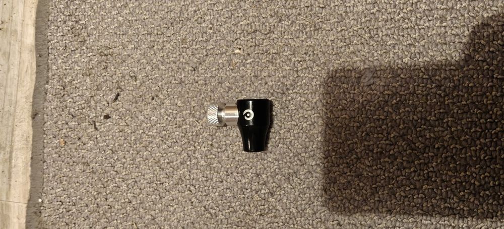 Pompka na naboje CO2 MOMUM Quick CO2