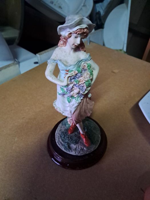 Estatua boneca decorativa
