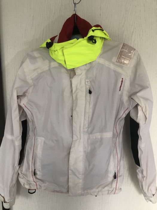 Biała kurtka sportowa damska