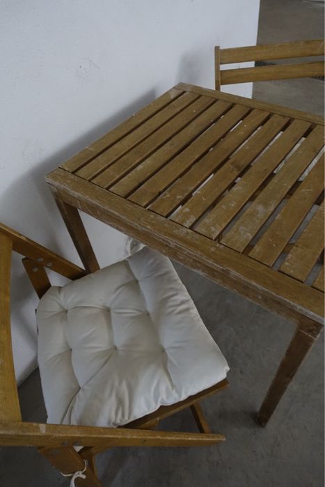 Conjunto Mesa Jardim com 2 Cadeiras e Coxim