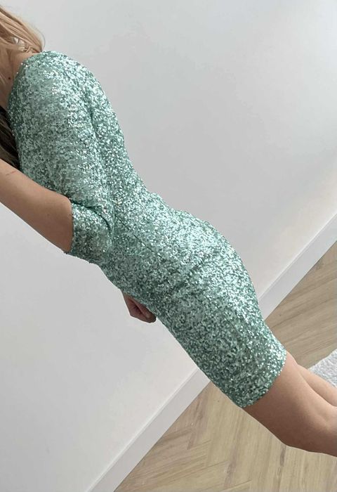 Niepowtarzalna sukienka w cekiny na Sylwestra 36 s m