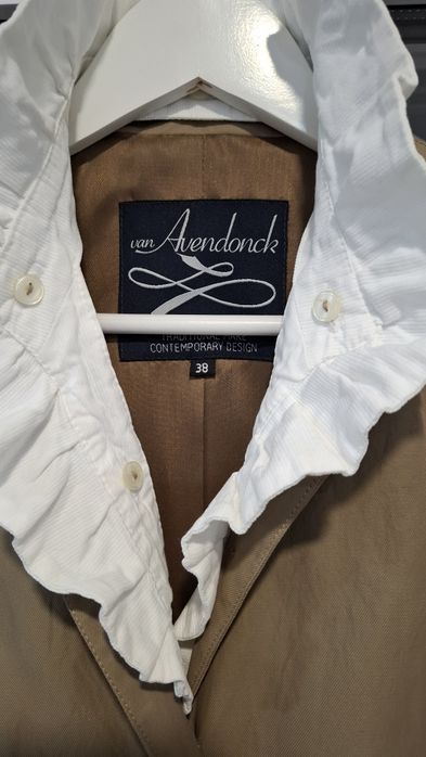 Casaco Comprido van Avendonck com Gola de Folhos
