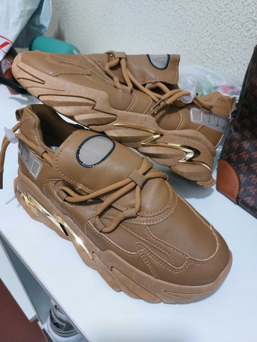 Sapatilhas beje girissimas!