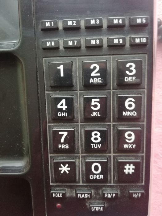 Telefon stacjonarny.