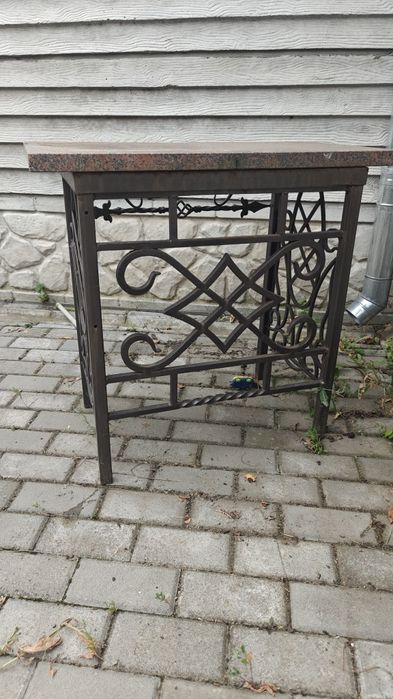 Столик на мангальную зону