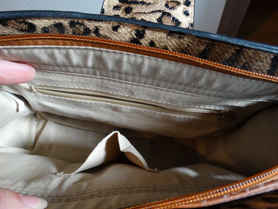 Bolsa média com padrão tigresa