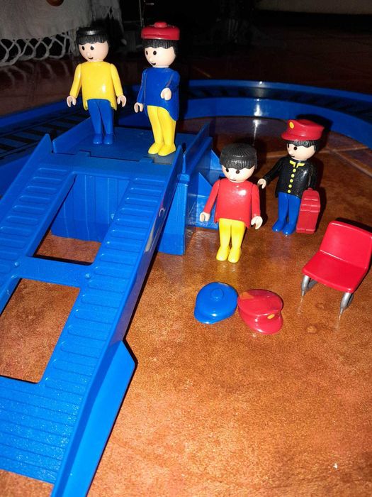 Bonecos e pista de comboio da Struxi dos anos 80