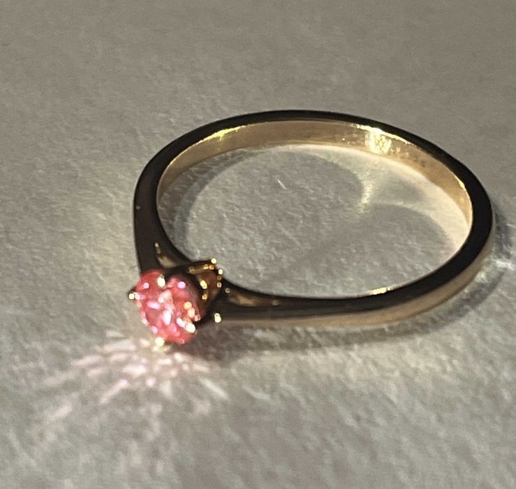 W. Kruk - pierścionek zaręczynowy-różowe złoto + brylant (rozmiar 11)