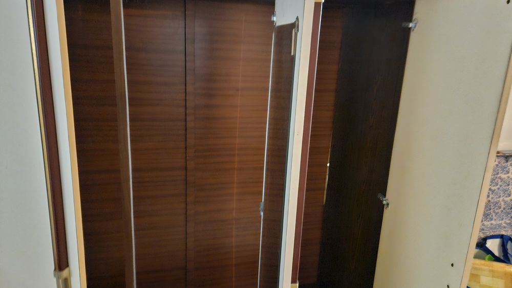 Guarda Roupa - Em madeira