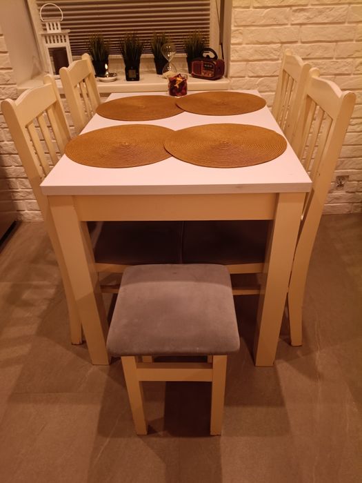 Stół kuchenny 4 krzesła+taboret