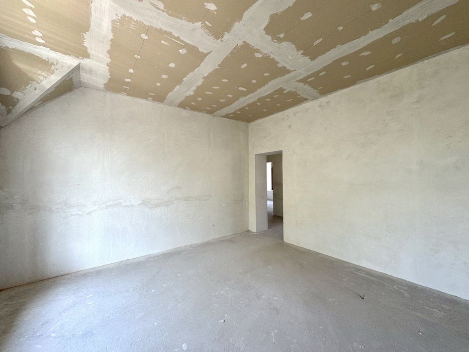 Продажа фасадного коттеджа под коммерческую деятельность в центре