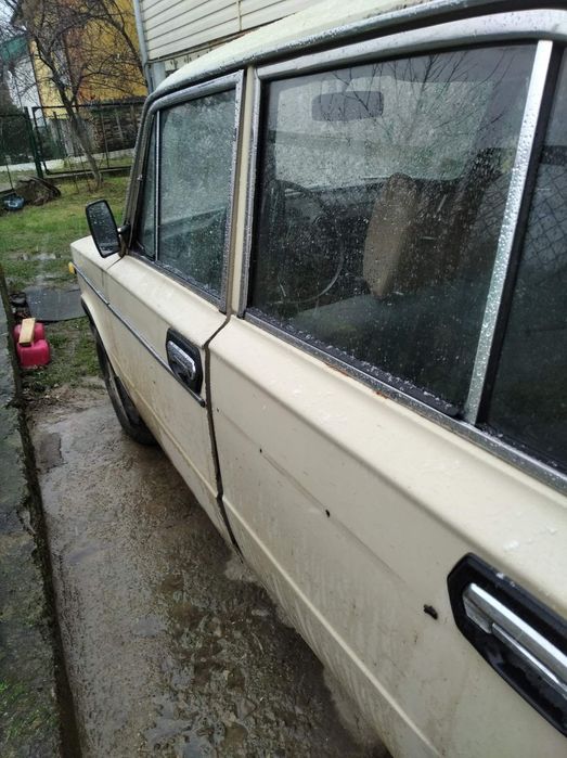 Автомобіль Ваз 2106