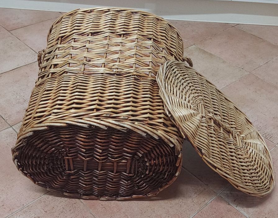 CESTA,CAIXOTE EM VERGA COMO NOVO. Casa,Quarto, Arrumação, Garagem, Sala, Mudanças, Jardim.