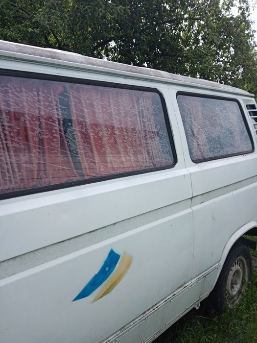 Продам автомобіль Фольцвагеньцваген  Т 3 пасажир    білий.