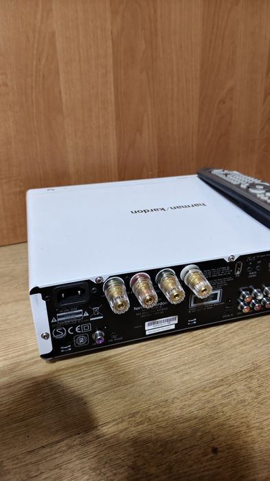 Шикарний Усилитель harman kardon hs200