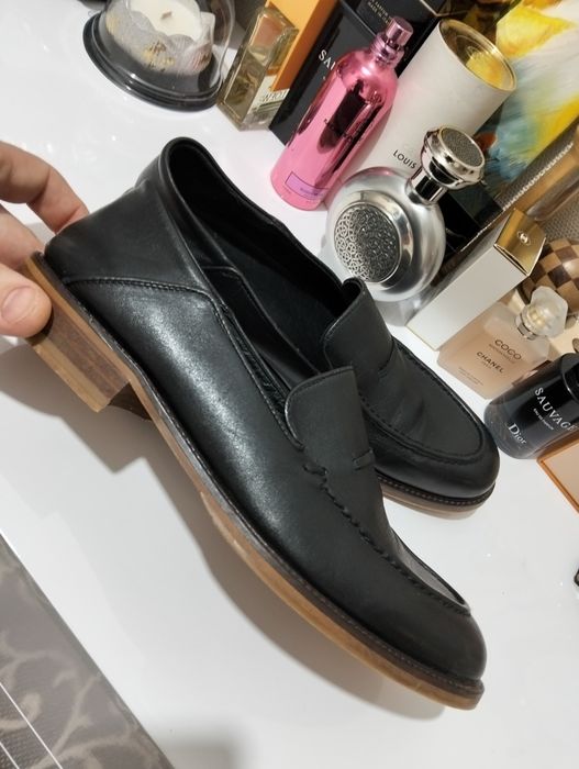 жіночі португальські шкіряні туфлі лофери hm