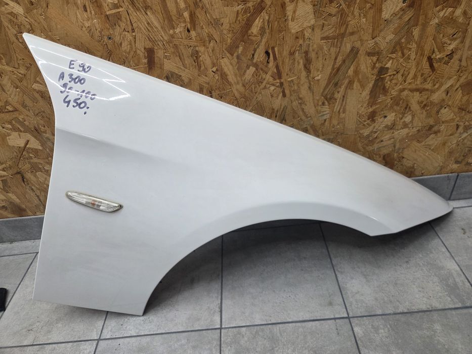Błotnik prawy przedni BMW E90 E91 Alpinweiss A300 w kolor prawy przód oryginał