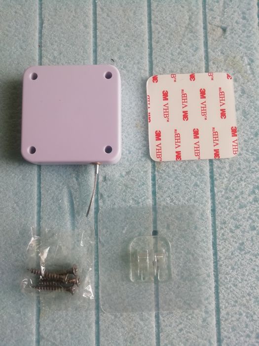 Дверной доводчик.