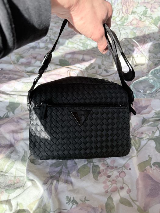 Stylowa torebka na ramię Guess –idealny stan