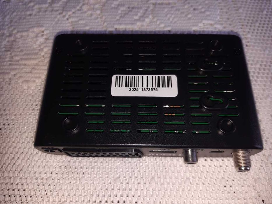 Tuner satelitarny FTA 221S HD