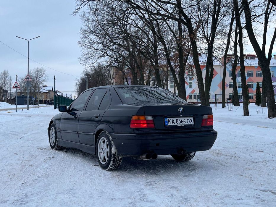 Продам BMW E36 1996р sedan 1.8