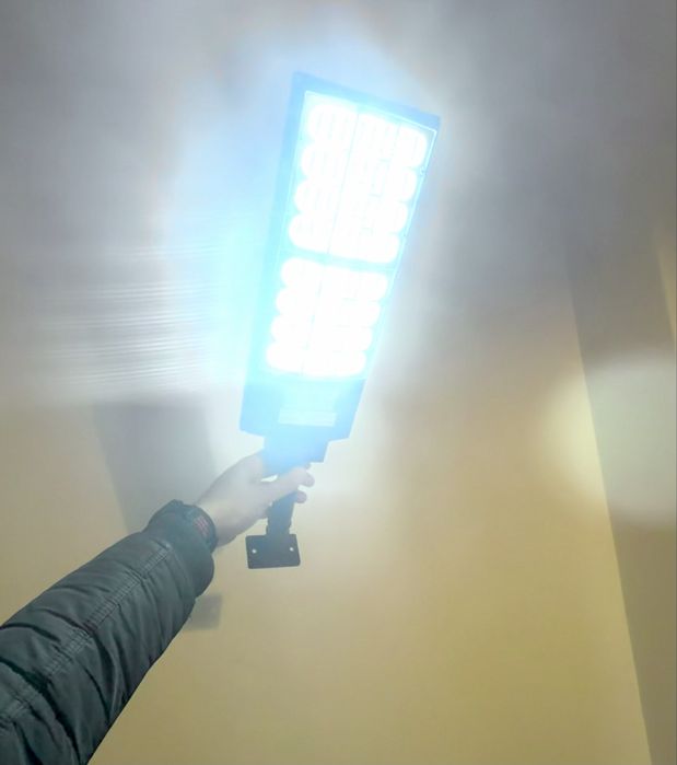 Luminária Led Solar com sensor de movimentos e comando - 37,5cm x 19cm