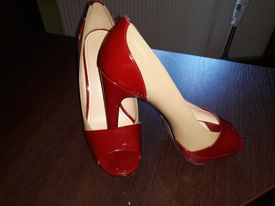 Buty cielisto czerwone szpilki