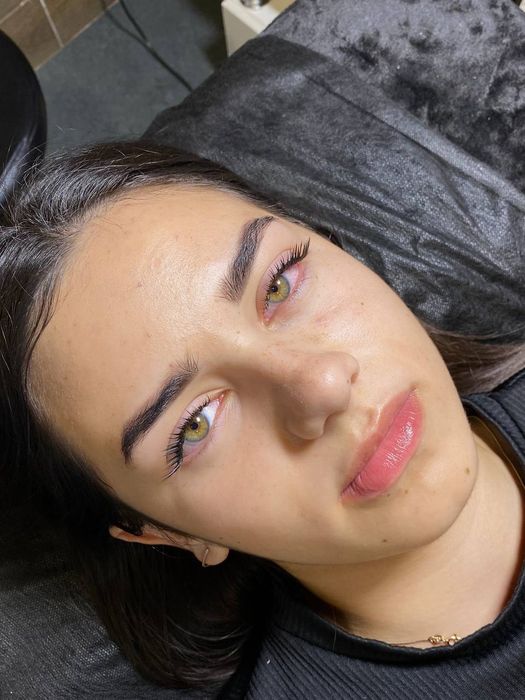 Нарощування, ламінування вій