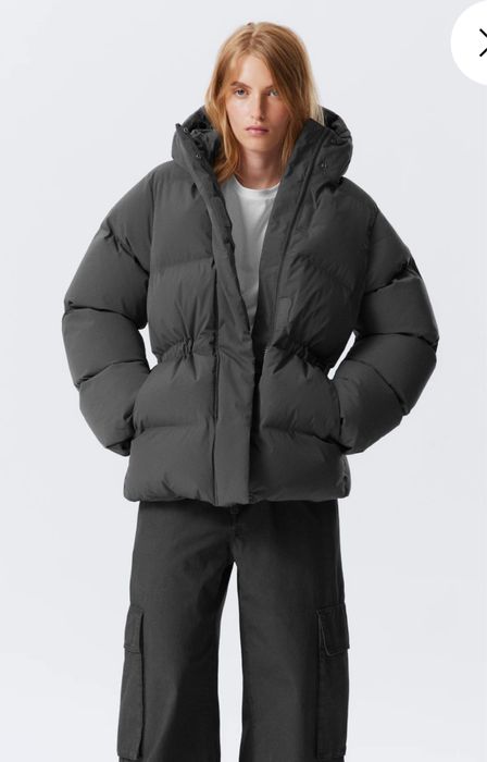 Пуховик weekday сірий