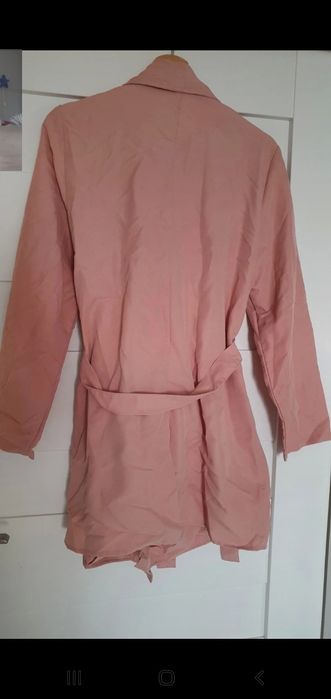 Materiałowy płaszczyk narzutka h&m