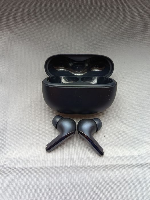 czarne słuchawki bezprzewodowe xiaomi buds 3t pro anc