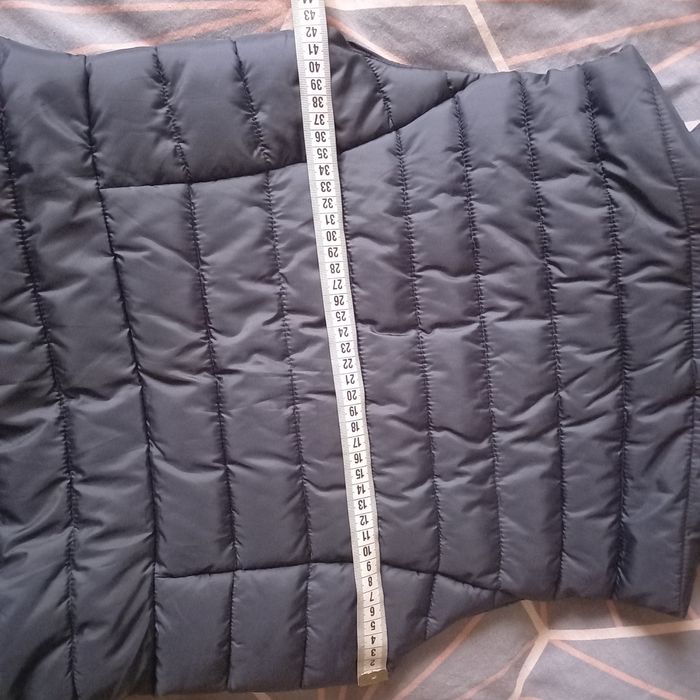 Продам безрукавку женскую ф-мы Zara с капюшоном (отстёгивается)