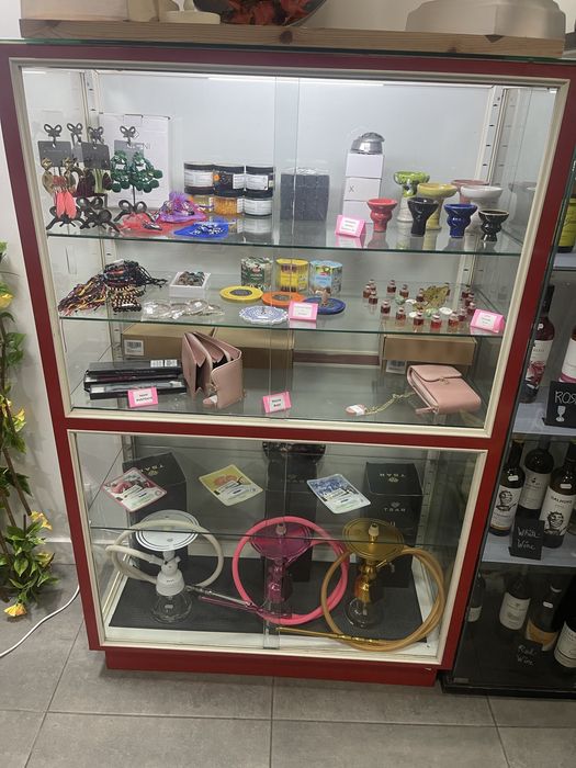 Montra vitrine com luz  para desocupar