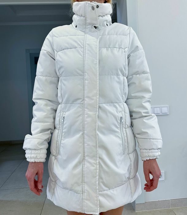 Продам женское зимнее полупальто Heilly Hansen.